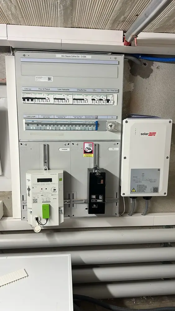 Tableau électrique et onduleur solaire SolarEdge