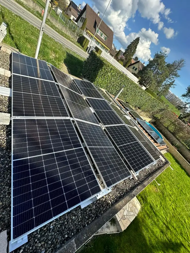 Installation photovoltaïque sur toit plat à Coppet